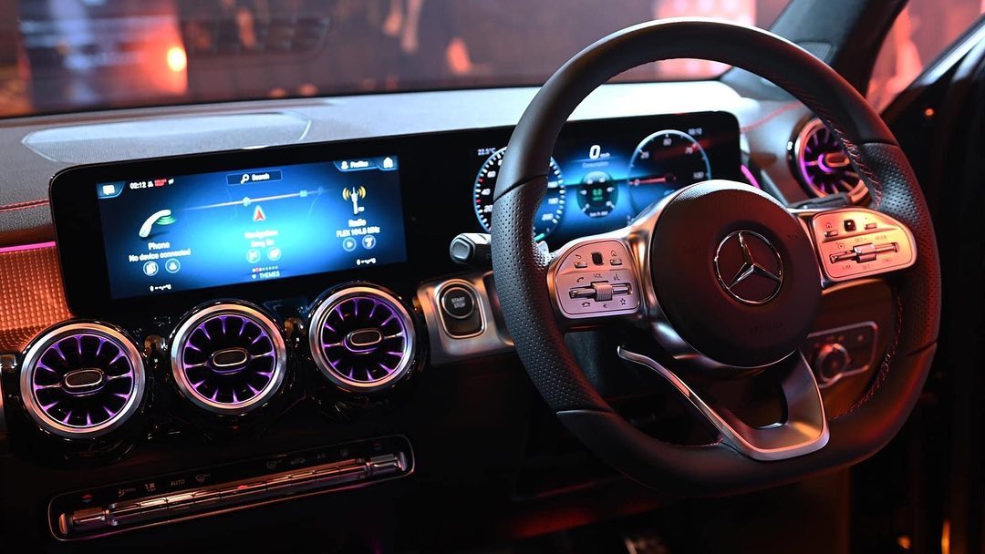 Mercedes-Benz  EQB 250 AMG Line เป็นรถ SUV ไฟฟ้า 100% 5ที่นั่ง 